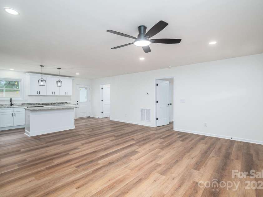 1964 Noles Circle, Lincolnton, NC 28092.  MLS# CAR4285826, YatesRealty ID 29281. 