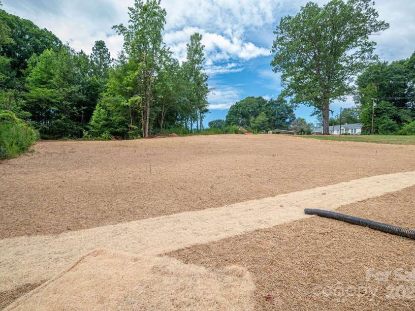 1964 Noles Circle, Lincolnton, NC 28092.  MLS# CAR4285826, YatesRealty ID 29281. 