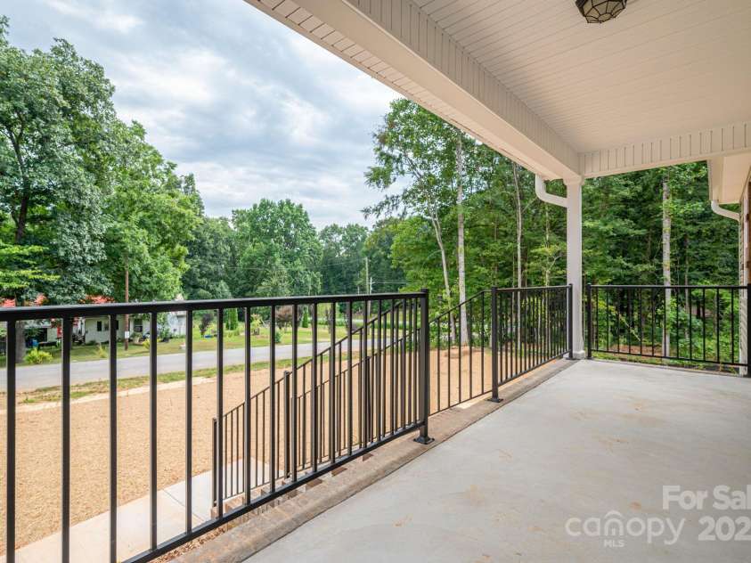 1964 Noles Circle, Lincolnton, NC 28092.  MLS# CAR4285826, YatesRealty ID 29281. Front porch view