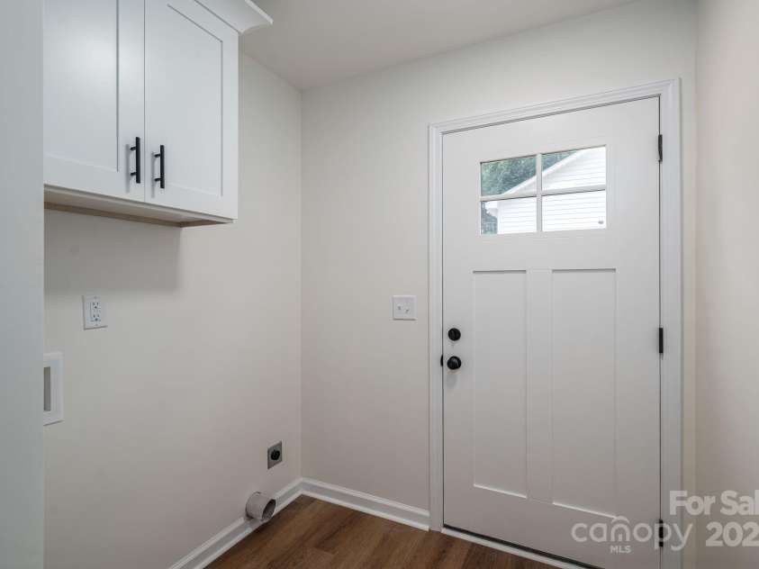 1964 Noles Circle, Lincolnton, NC 28092.  MLS# CAR4285826, YatesRealty ID 29281. Mudroom with laundry