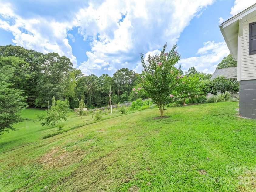 497 Ridge Road, Marion, NC 28752.  MLS# CAR4284574, YatesRealty ID 29282. 