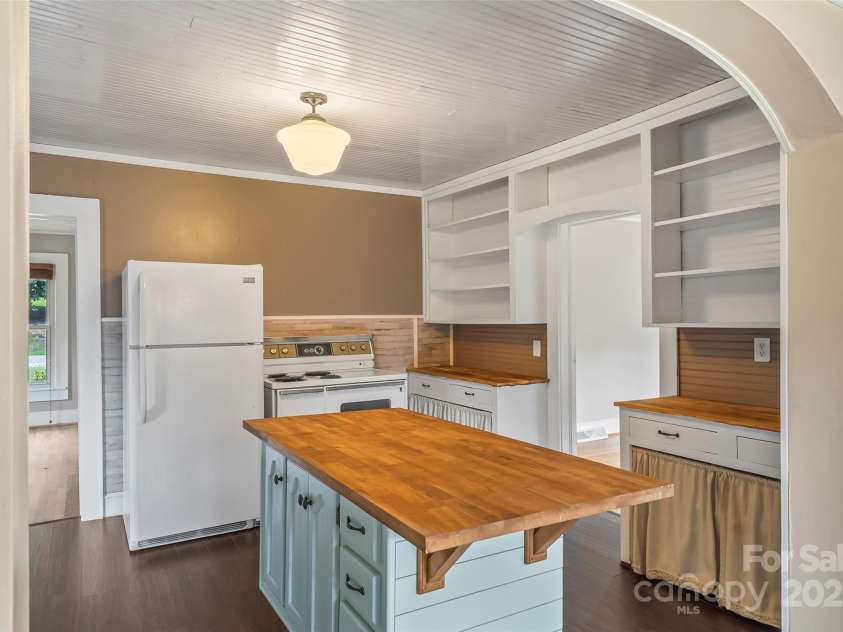 497 Ridge Road, Marion, NC 28752.  MLS# CAR4284574, YatesRealty ID 29282. 