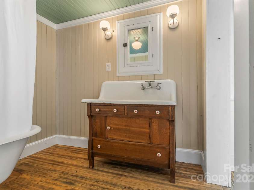 497 Ridge Road, Marion, NC 28752.  MLS# CAR4284574, YatesRealty ID 29282. 