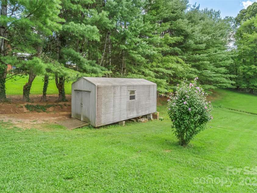 497 Ridge Road, Marion, NC 28752.  MLS# CAR4284574, YatesRealty ID 29282. 