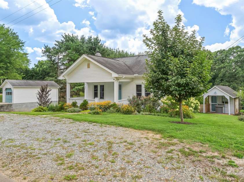 497 Ridge Road, Marion, NC 28752.  MLS# CAR4284574, YatesRealty ID 29282. 