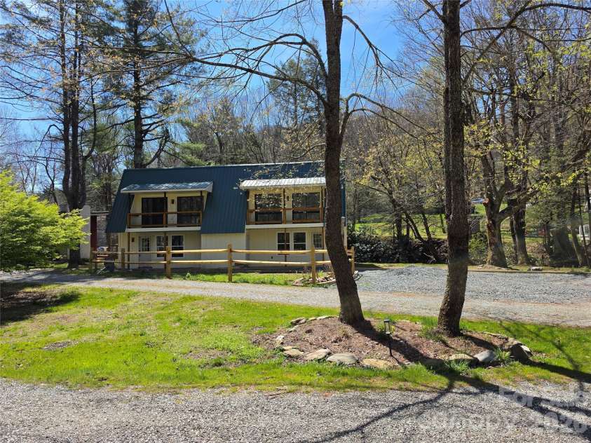140 Nestle Road, Boone, NC 28607.  MLS# CAR4388895, YatesRealty ID 29283. 