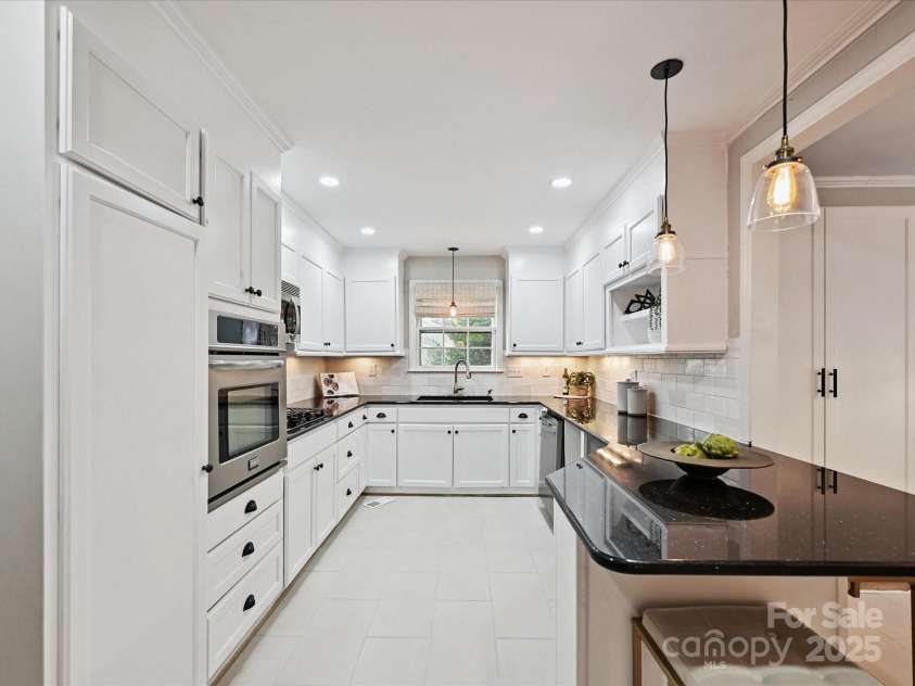 4008 Sulkirk Road, Charlotte, NC 28210.  MLS# CAR4286951, YatesRealty ID 29283. 