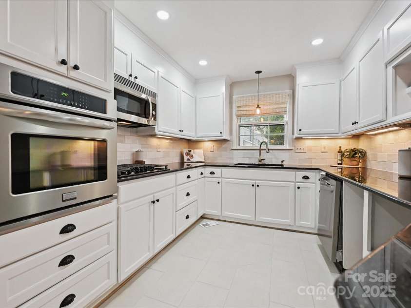 4008 Sulkirk Road, Charlotte, NC 28210.  MLS# CAR4286951, YatesRealty ID 29283. 