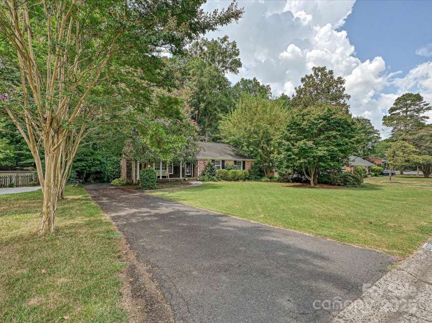 4008 Sulkirk Road, Charlotte, NC 28210.  MLS# CAR4286951, YatesRealty ID 29283. 