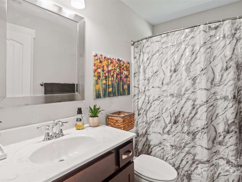 1774 Timmons Marie Lane, Lincolnton, NC 28092.  MLS# CAR4276228, YatesRealty ID 29284. 2nd bathroom