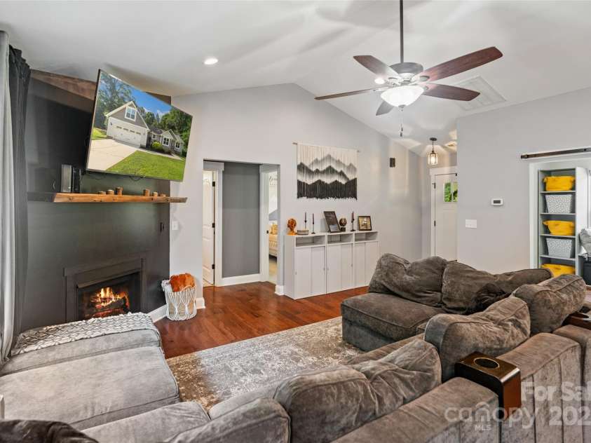 1774 Timmons Marie Lane, Lincolnton, NC 28092.  MLS# CAR4276228, YatesRealty ID 29284. Living Room with vaulted ceiling.
