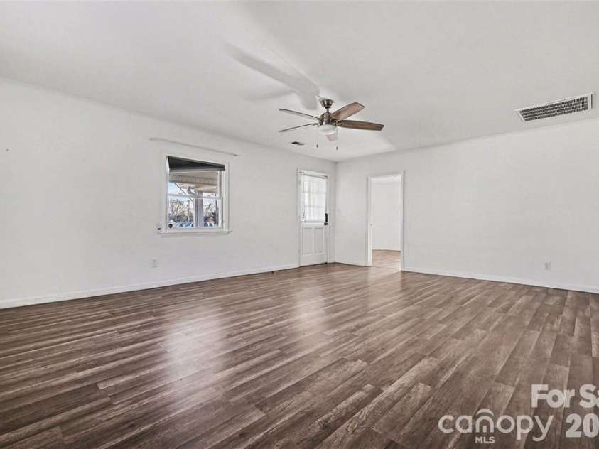 198 Buffalo Avenue, Concord, NC 28025.  MLS# CAR4380775, YatesRealty ID 29285. 