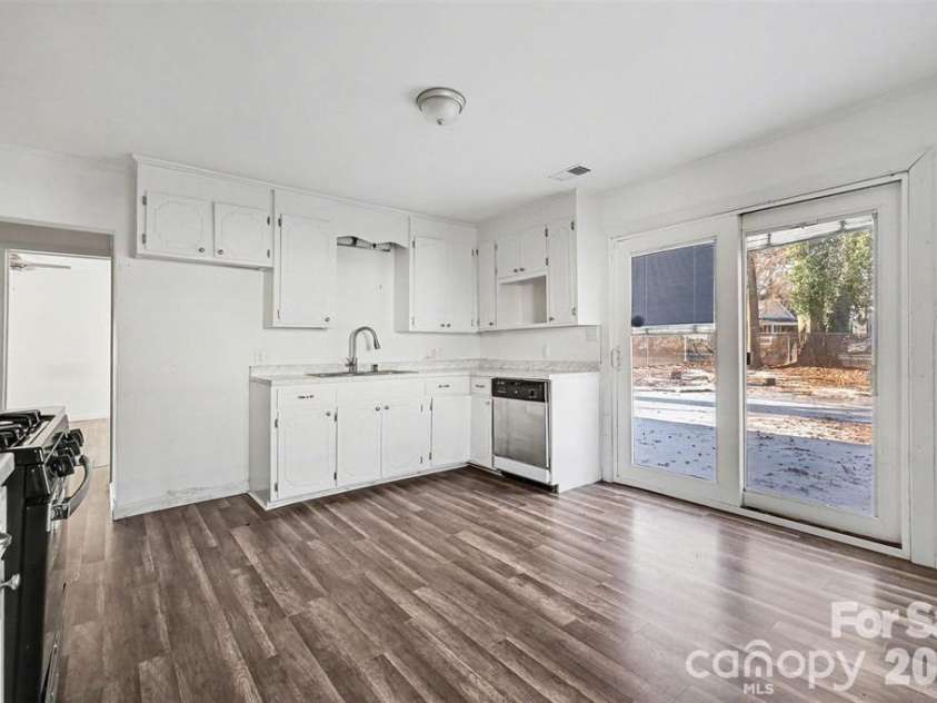 198 Buffalo Avenue, Concord, NC 28025.  MLS# CAR4380775, YatesRealty ID 29285. 