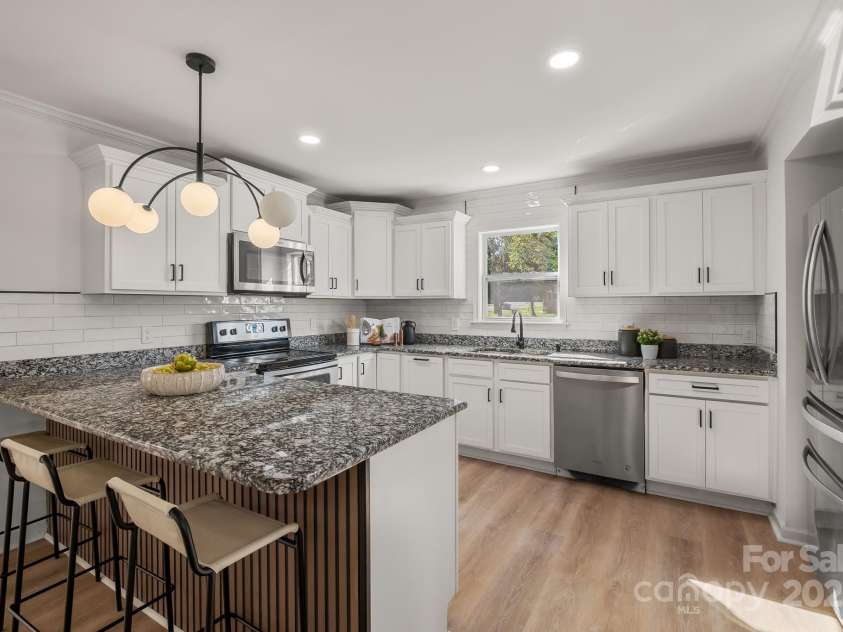 744 University Drive, Rock Hill, SC 29730.  MLS# CAR4269041, YatesRealty ID 29285. Kitchen