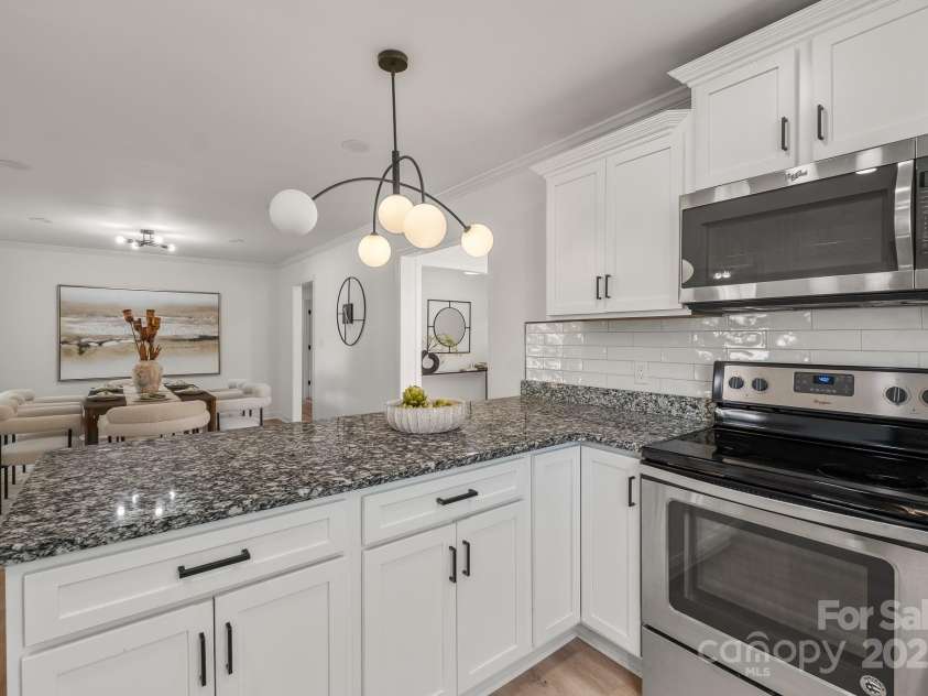 744 University Drive, Rock Hill, SC 29730.  MLS# CAR4269041, YatesRealty ID 29285. Kitchen
