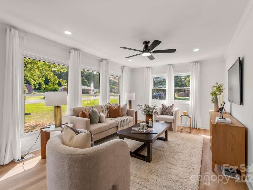 744 University Drive, Rock Hill, SC 29730.  MLS# CAR4269041, YatesRealty ID 29285. Living Room