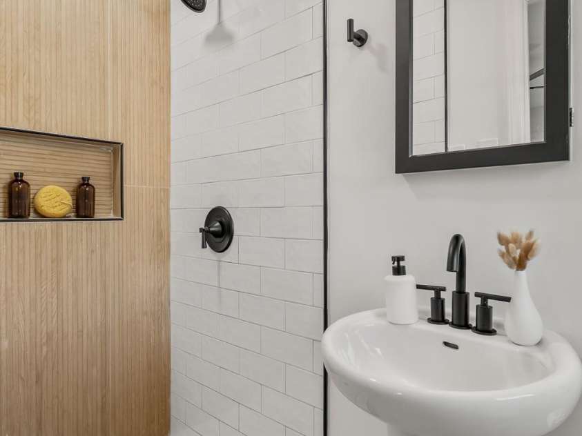 744 University Drive, Rock Hill, SC 29730.  MLS# CAR4269041, YatesRealty ID 29285. Primary Bathroom