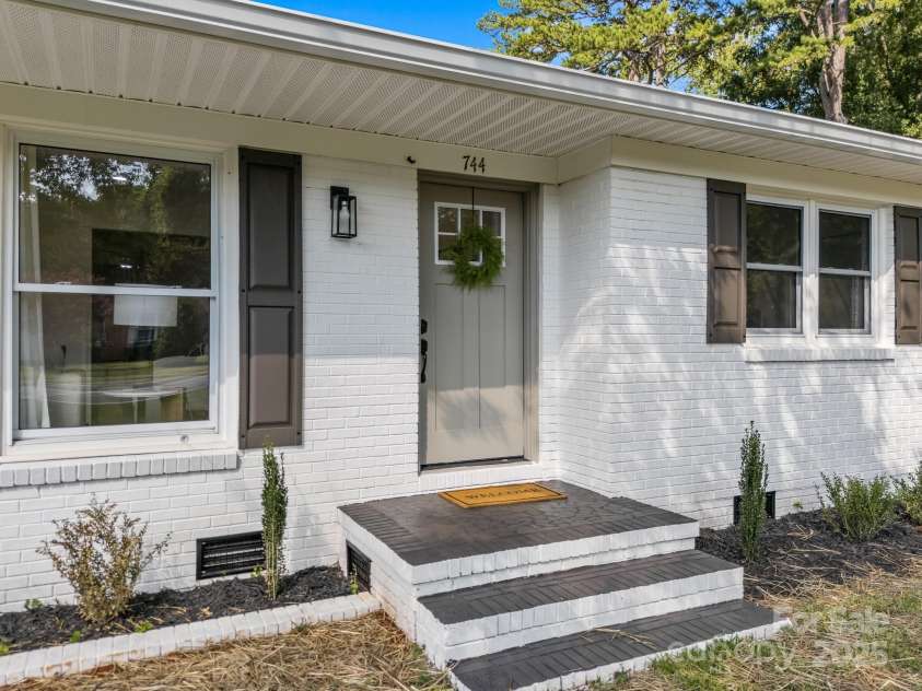744 University Drive, Rock Hill, SC 29730.  MLS# CAR4312157, YatesRealty ID 29285. 