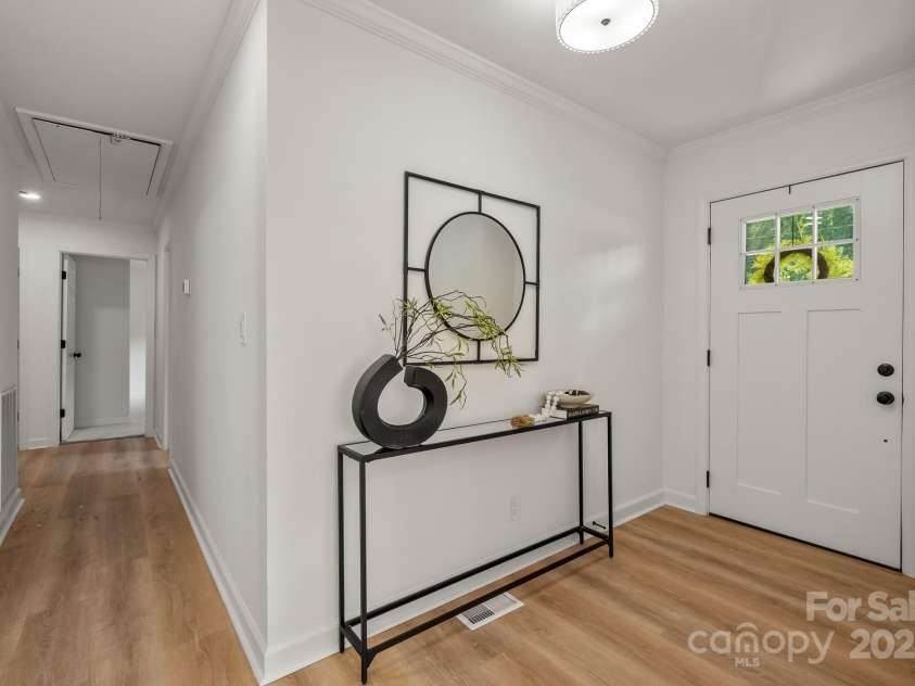 744 University Drive, Rock Hill, SC 29730.  MLS# CAR4312157, YatesRealty ID 29285. Entryway