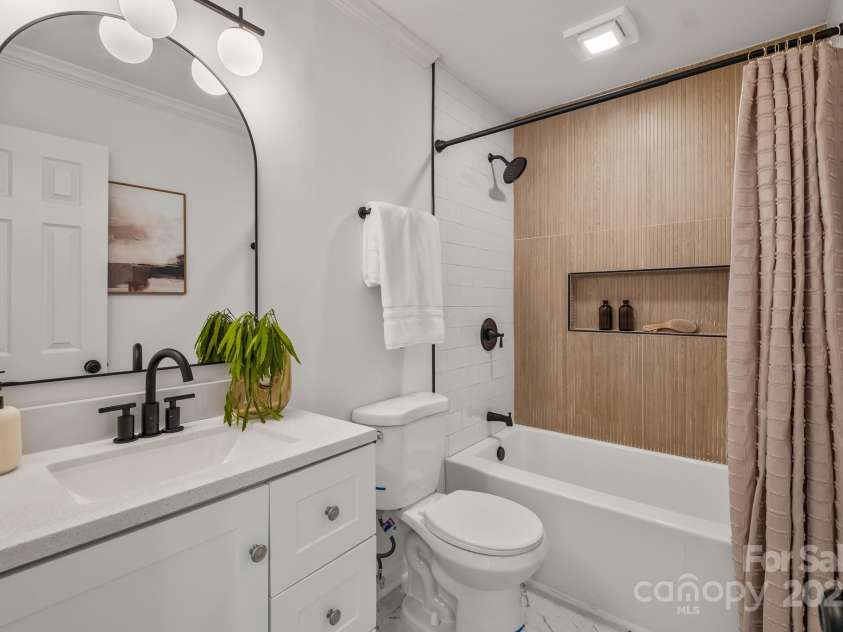 744 University Drive, Rock Hill, SC 29730.  MLS# CAR4312157, YatesRealty ID 29285. Guest Bathroom