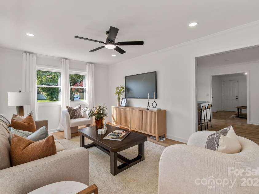 744 University Drive, Rock Hill, SC 29730.  MLS# CAR4312157, YatesRealty ID 29285. Living Room