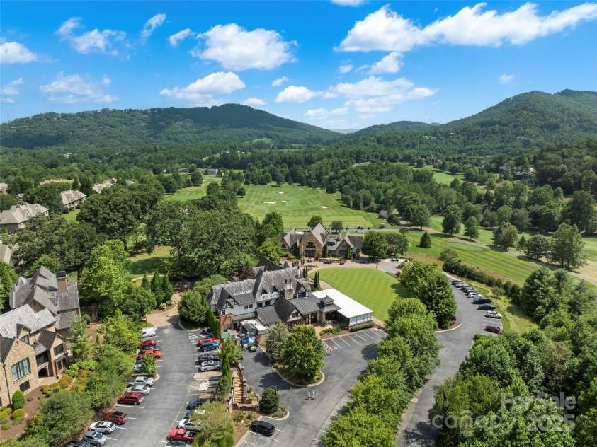 26 Village Oak Drive, Arden, NC 28704.  MLS# CAR4283780, YatesRealty ID 29289. 