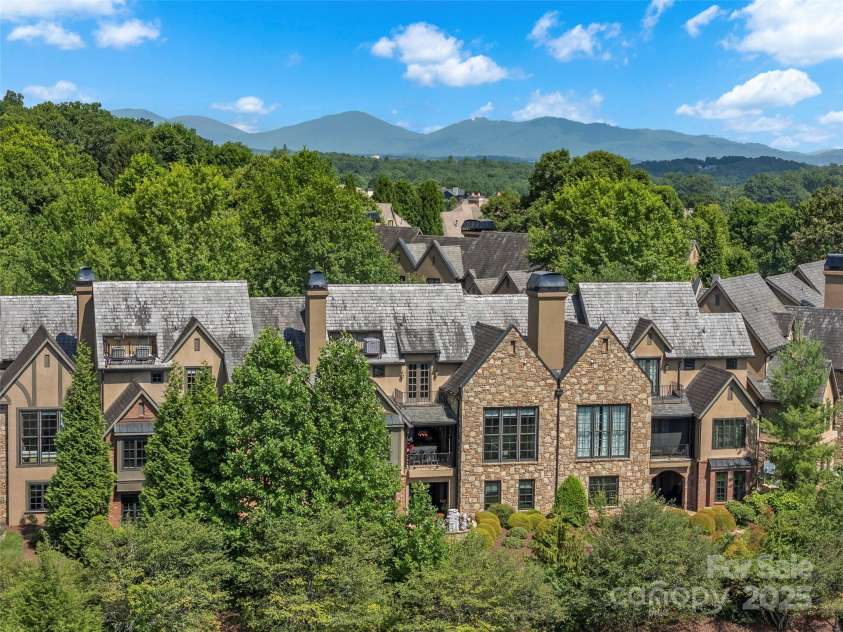 26 Village Oak Drive, Arden, NC 28704.  MLS# CAR4283780, YatesRealty ID 29289. 