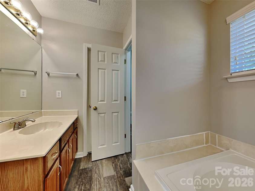 5414 Crisfield Road, Charlotte, NC 28269.  MLS# CAR4384580, YatesRealty ID 29289. 