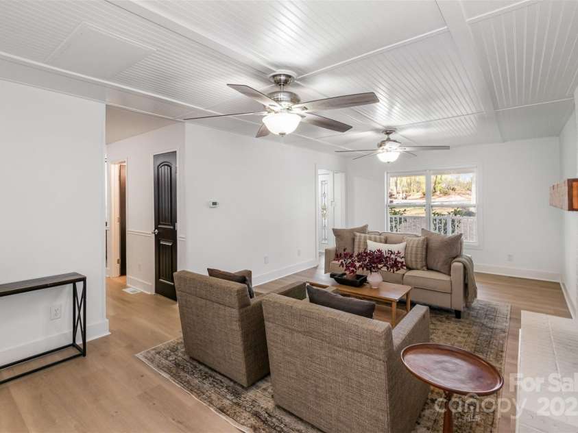 412 Montana Drive, Gastonia, NC 28056.  MLS# CAR4233932, YatesRealty ID 2929. 