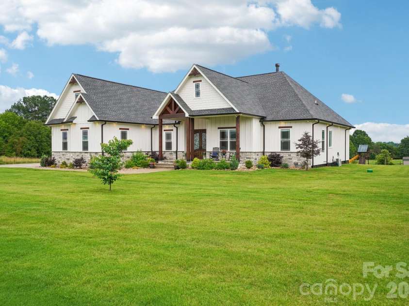 247 Reynolds Road, Inman, SC 29349.  MLS# CAR4382189, YatesRealty ID 29290. 
