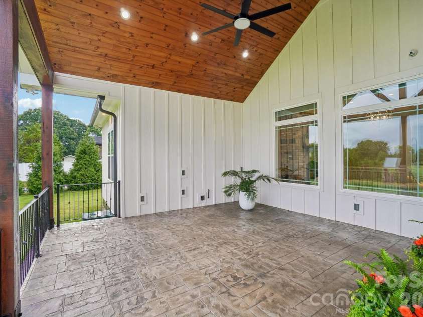 247 Reynolds Road, Inman, SC 29349.  MLS# CAR4382189, YatesRealty ID 29290. 