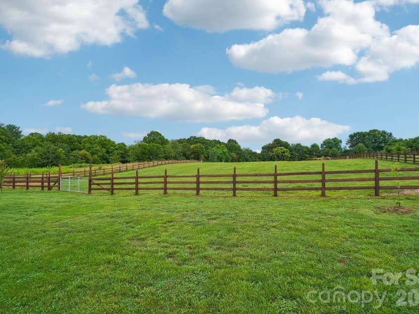 247 Reynolds Road, Inman, SC 29349.  MLS# CAR4382189, YatesRealty ID 29290. 
