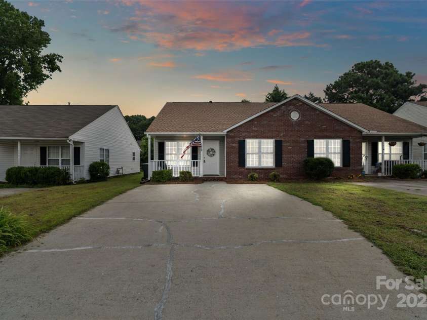 1044 Cherry Meadow Lane, Rock Hill, SC 29732.  MLS# CAR4282361, YatesRealty ID 29291. 