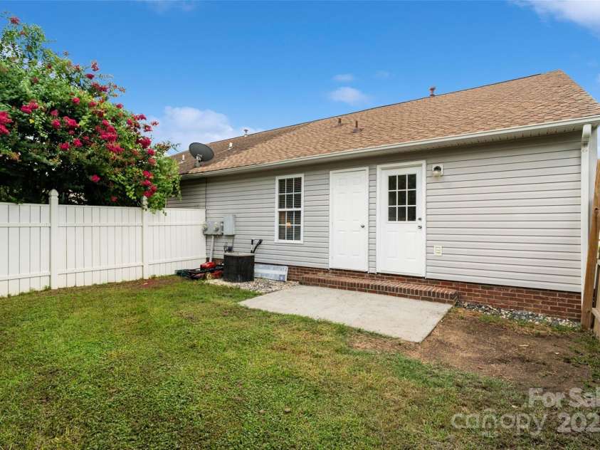 1044 Cherry Meadow Lane, Rock Hill, SC 29732.  MLS# CAR4282361, YatesRealty ID 29291. 