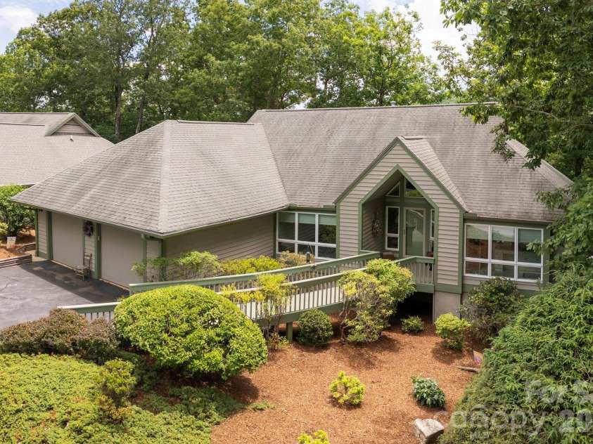 129 FOREST VIEW Drive, Flat Rock, NC 28731.  MLS# CAR4391412, YatesRealty ID 29292. 