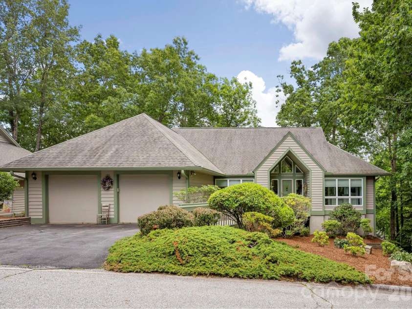 129 FOREST VIEW Drive, Flat Rock, NC 28731.  MLS# CAR4391412, YatesRealty ID 29292. 