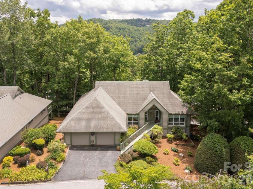 129 FOREST VIEW Drive, Flat Rock, NC 28731.  MLS# CAR4391412, YatesRealty ID 29292. 