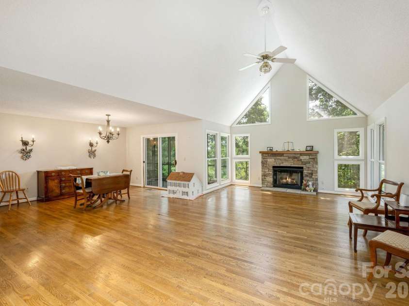 129 FOREST VIEW Drive, Flat Rock, NC 28731.  MLS# CAR4391412, YatesRealty ID 29292. 
