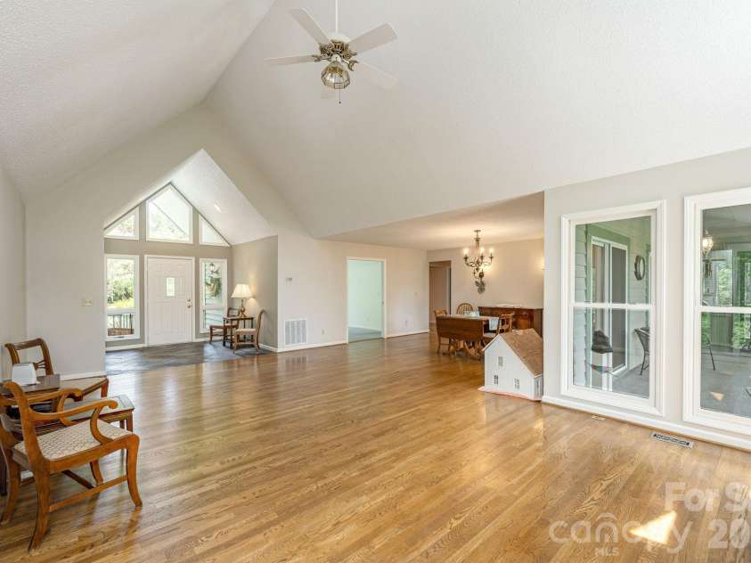129 FOREST VIEW Drive, Flat Rock, NC 28731.  MLS# CAR4391412, YatesRealty ID 29292. 