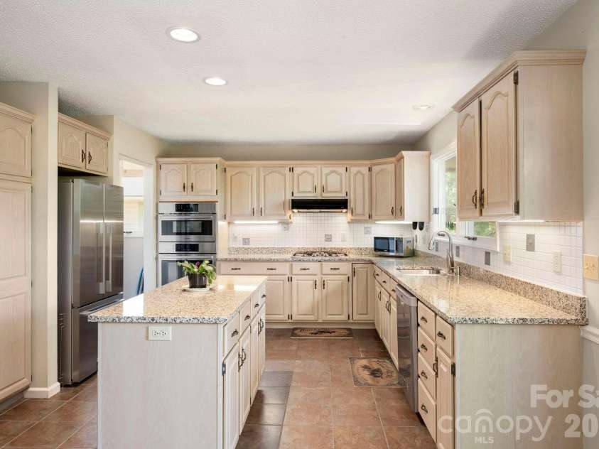 129 FOREST VIEW Drive, Flat Rock, NC 28731.  MLS# CAR4391412, YatesRealty ID 29292. 