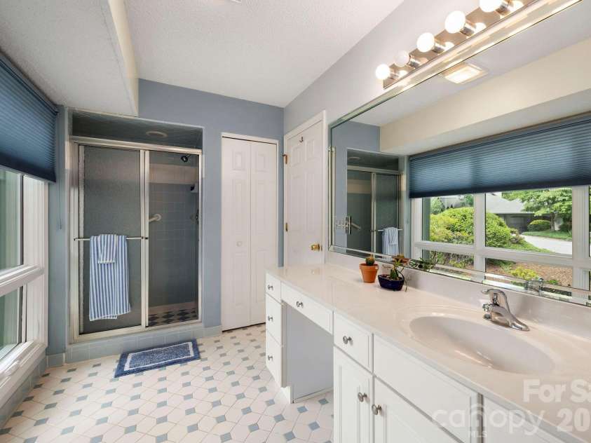 129 FOREST VIEW Drive, Flat Rock, NC 28731.  MLS# CAR4391412, YatesRealty ID 29292. 