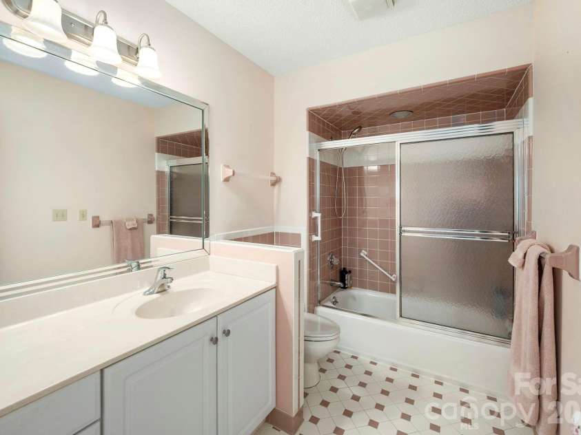 129 FOREST VIEW Drive, Flat Rock, NC 28731.  MLS# CAR4391412, YatesRealty ID 29292. 