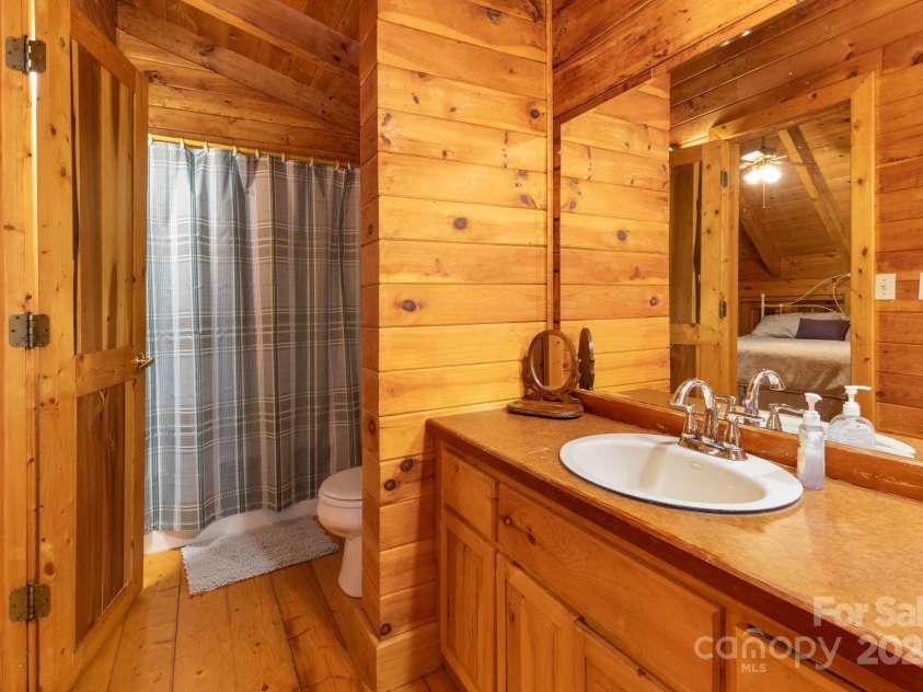 192 Granny Shepherd Road, Mars Hill, NC 28754.  MLS# CAR4285512, YatesRealty ID 29292. Upper en suite or hall bath. Enter from either side.