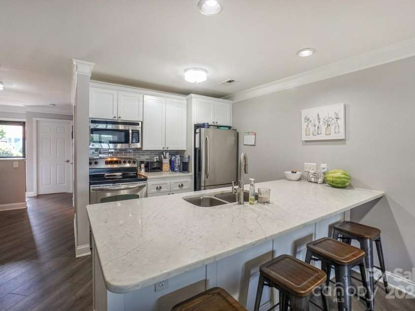 941 Southwest Drive, Davidson, NC 28036.  MLS# CAR4284968, YatesRealty ID 29294. 
