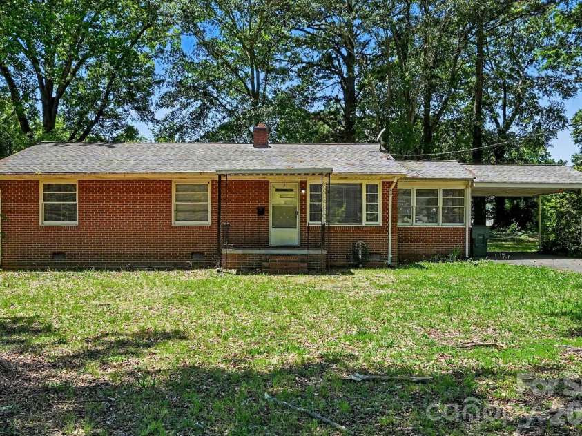 211 White Street, Gastonia, NC 28052.  MLS# CAR4388811, YatesRealty ID 29295. 
