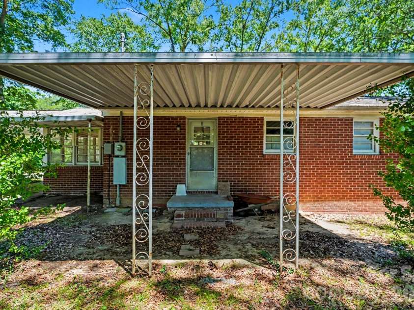 211 White Street, Gastonia, NC 28052.  MLS# CAR4388811, YatesRealty ID 29295. 
