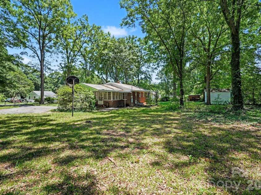 211 White Street, Gastonia, NC 28052.  MLS# CAR4388811, YatesRealty ID 29295. 