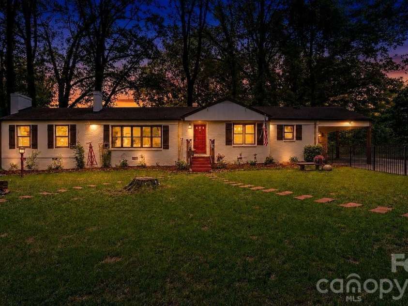 608 4th Avenue, Gastonia, NC 28052.  MLS# CAR4385881, YatesRealty ID 29296. 