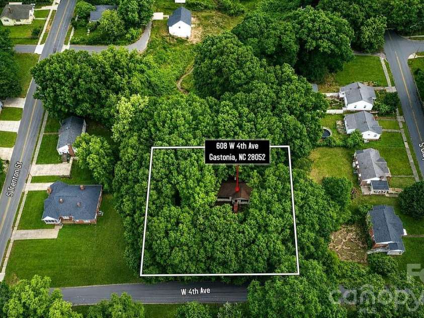 608 4th Avenue, Gastonia, NC 28052.  MLS# CAR4385881, YatesRealty ID 29296. 