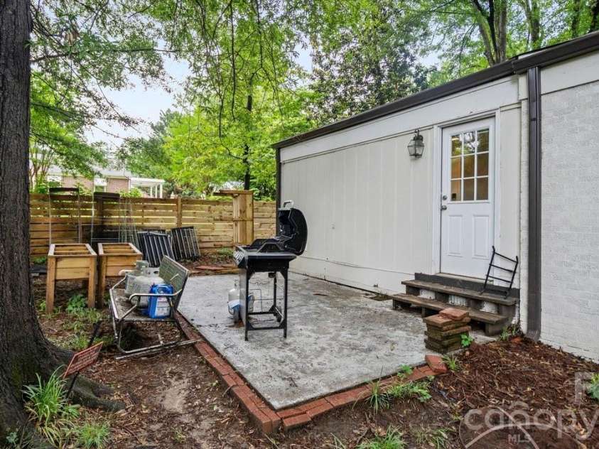 608 4th Avenue, Gastonia, NC 28052.  MLS# CAR4385881, YatesRealty ID 29296. 